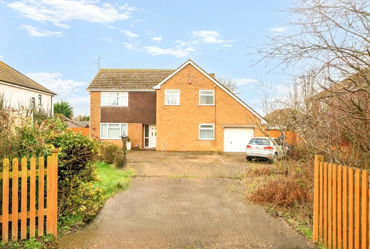 4 bed house for sale — Doddington Road, Wimblington, PE15
