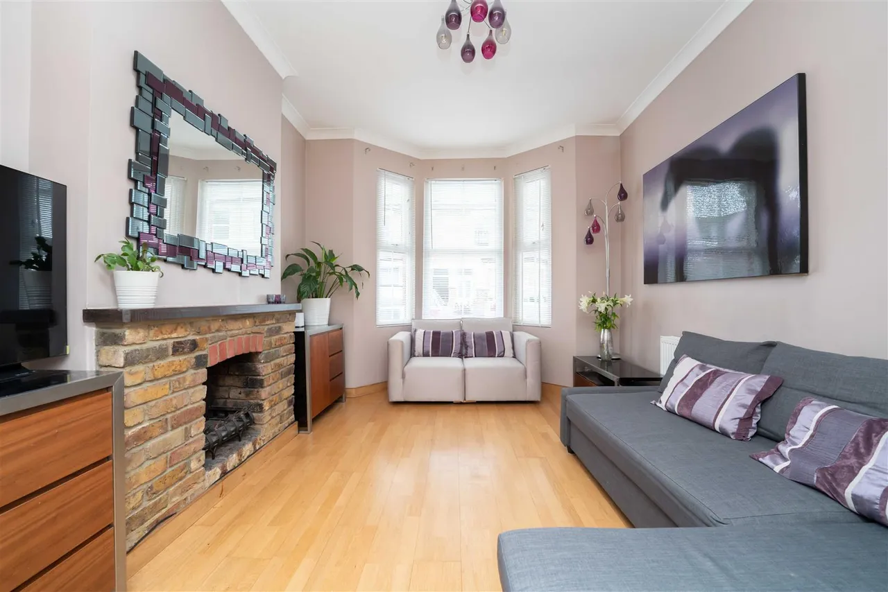 Eastbourne Road, Brentford, photo 4