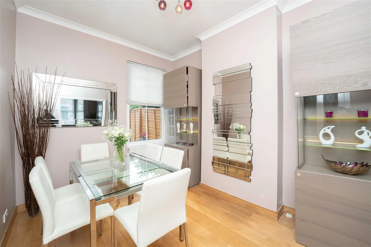 Eastbourne Road, Brentford, photo 5