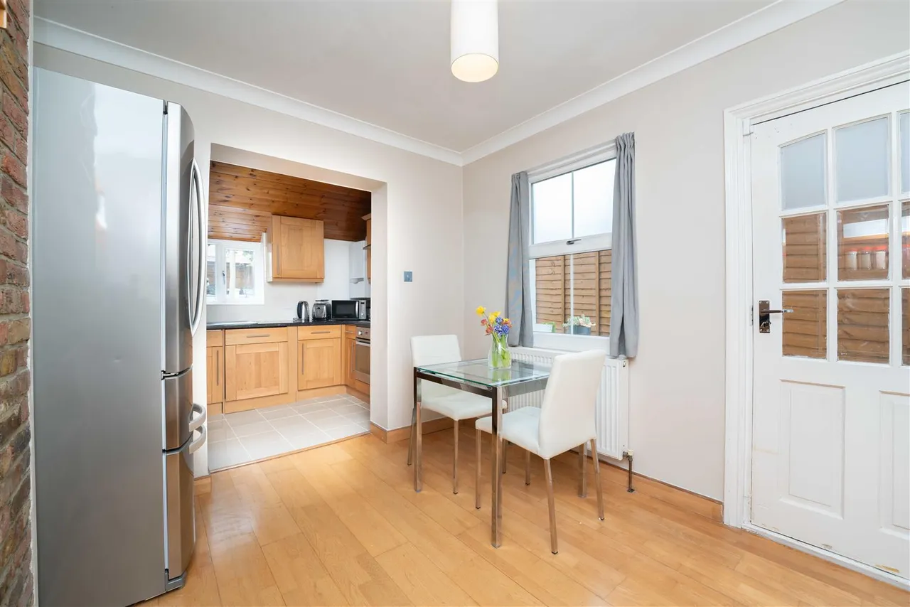Eastbourne Road, Brentford, photo 3