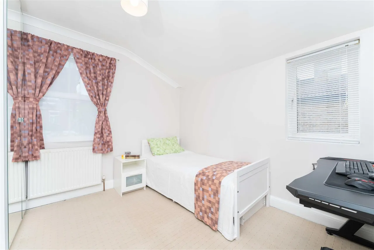 Eastbourne Road, Brentford, photo 9