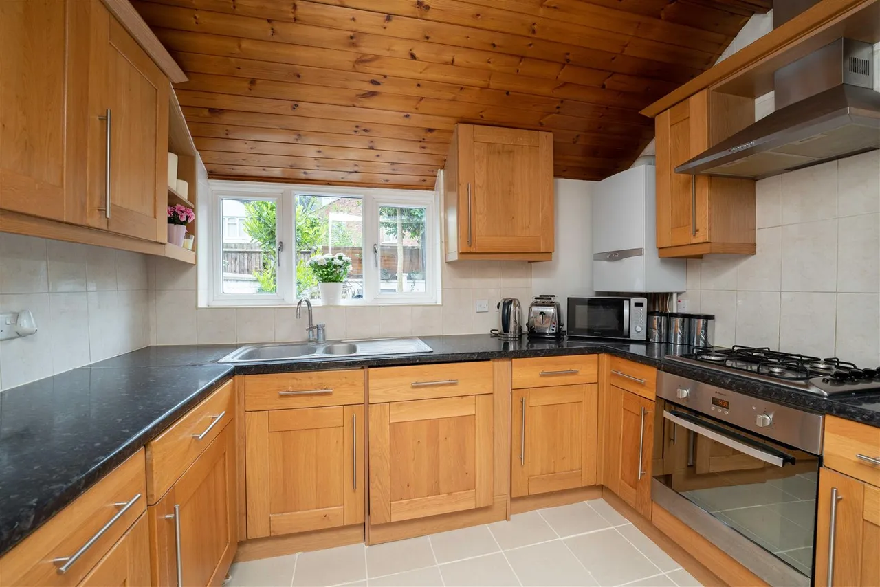 Eastbourne Road, Brentford, photo 7