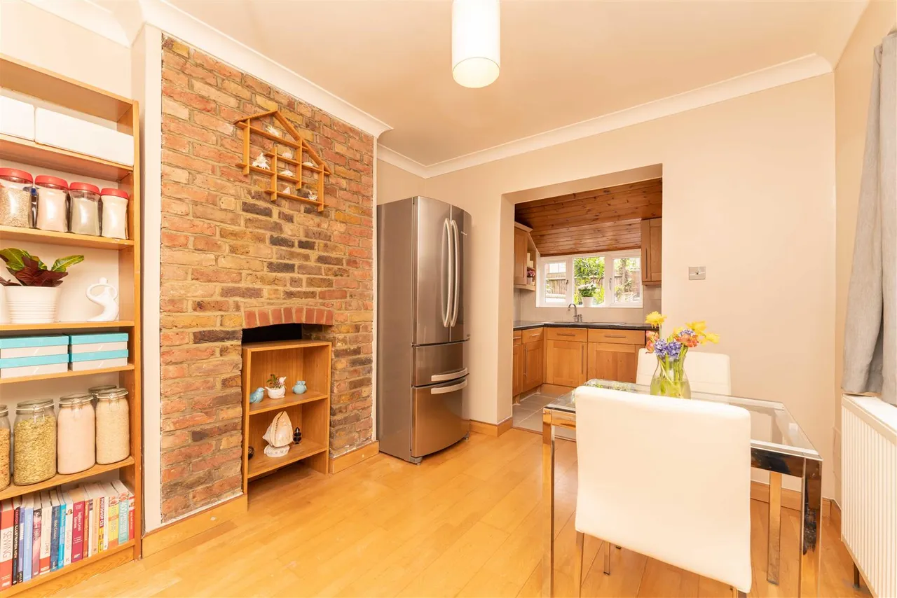 Eastbourne Road, Brentford, photo 6