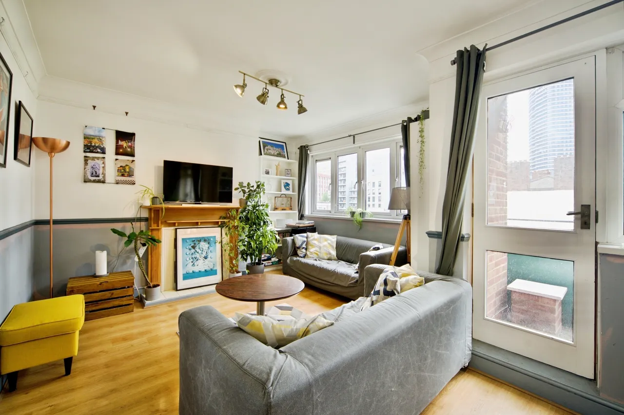 2 bed flat for sale, Bazely Street, London, E14