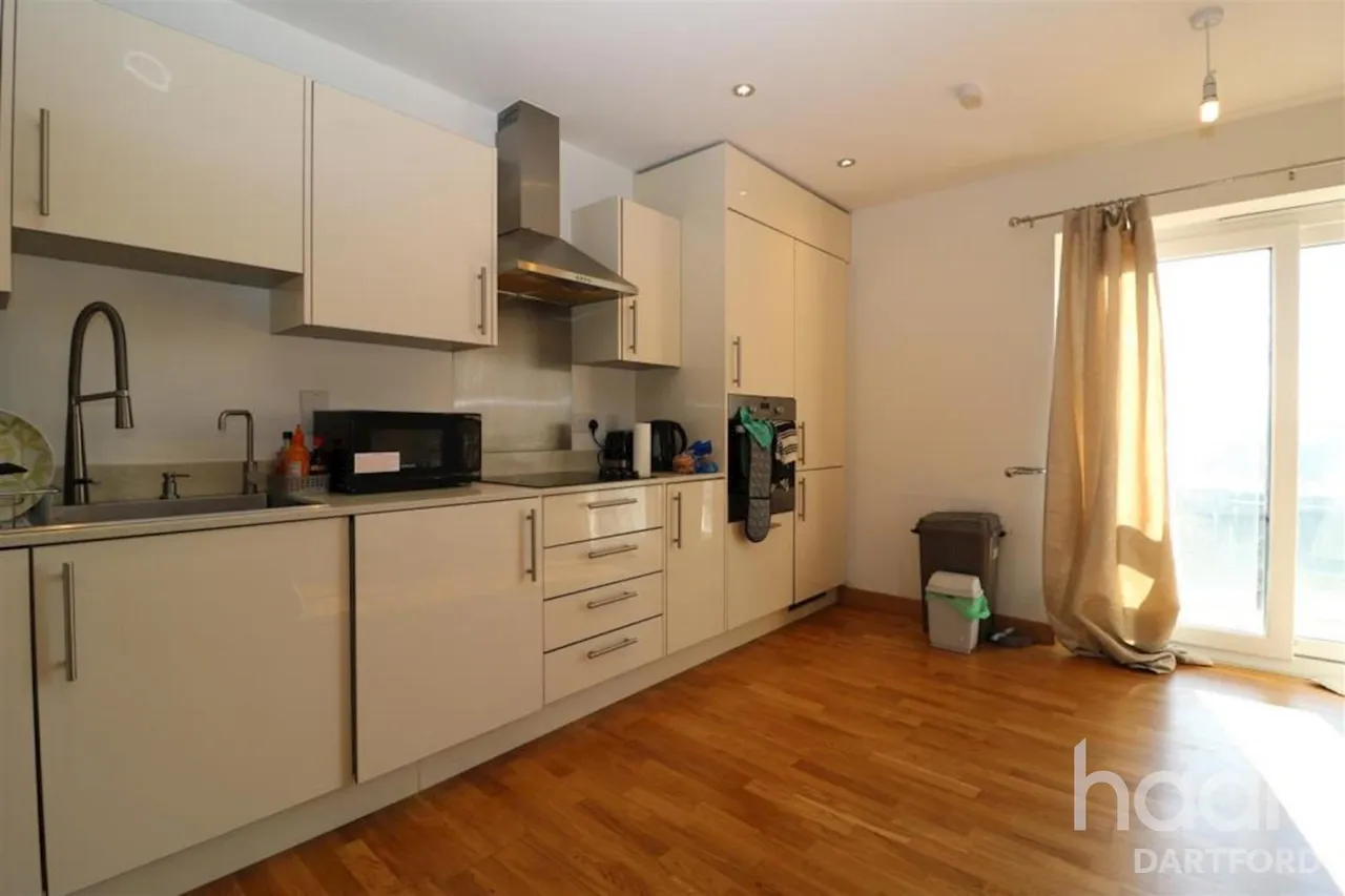 Langley Square, DA1, photo 5