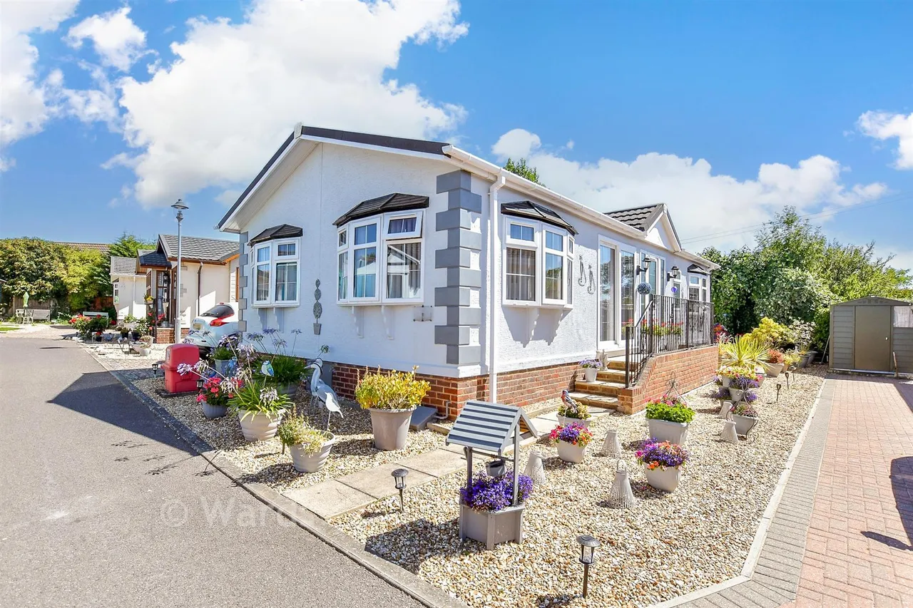 2 bed park home for sale, Faversham Road, Seasalter, CT5