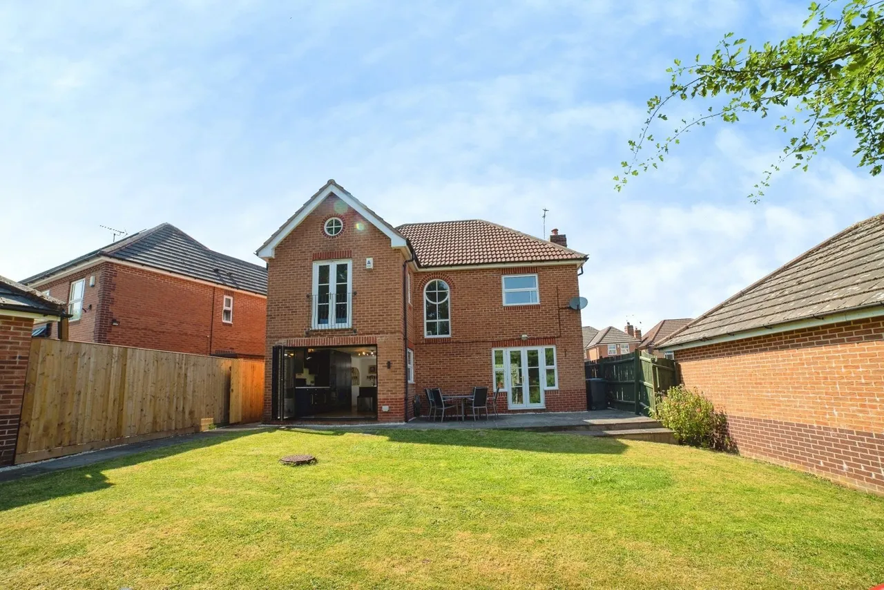 Chestnut Gardens, SUTTON-IN-ASHFIELD, Nottinghamshire, NG17, photo 2