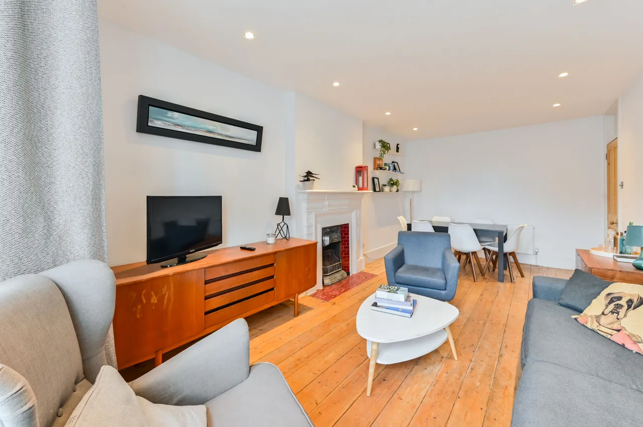 2 bed flat for sale — Ground Floor, 157 Latchmere Road, London