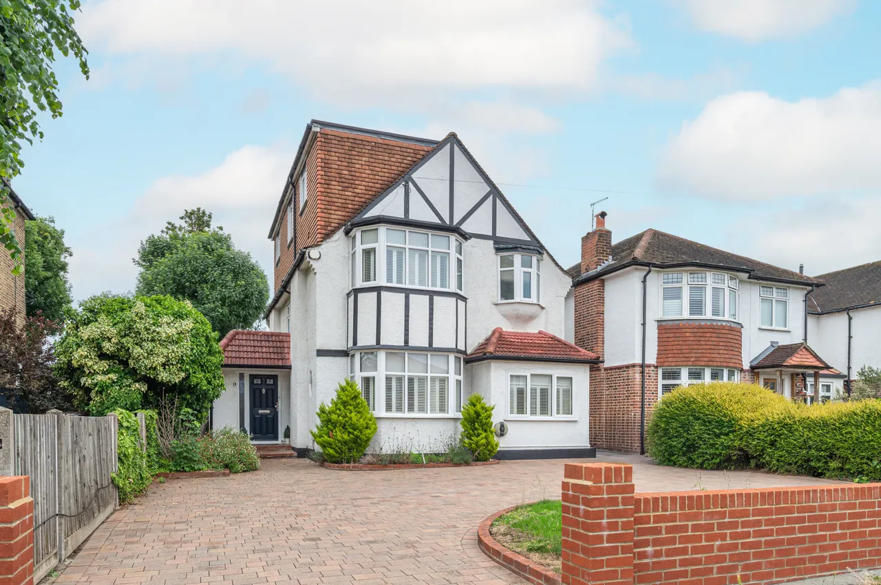 5 bed house for sale — 46 Cambridge Drive, London