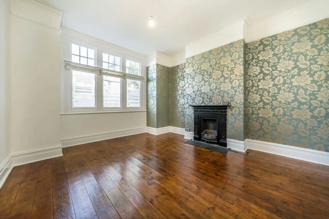 Glencairn Road, SW16, photo 2