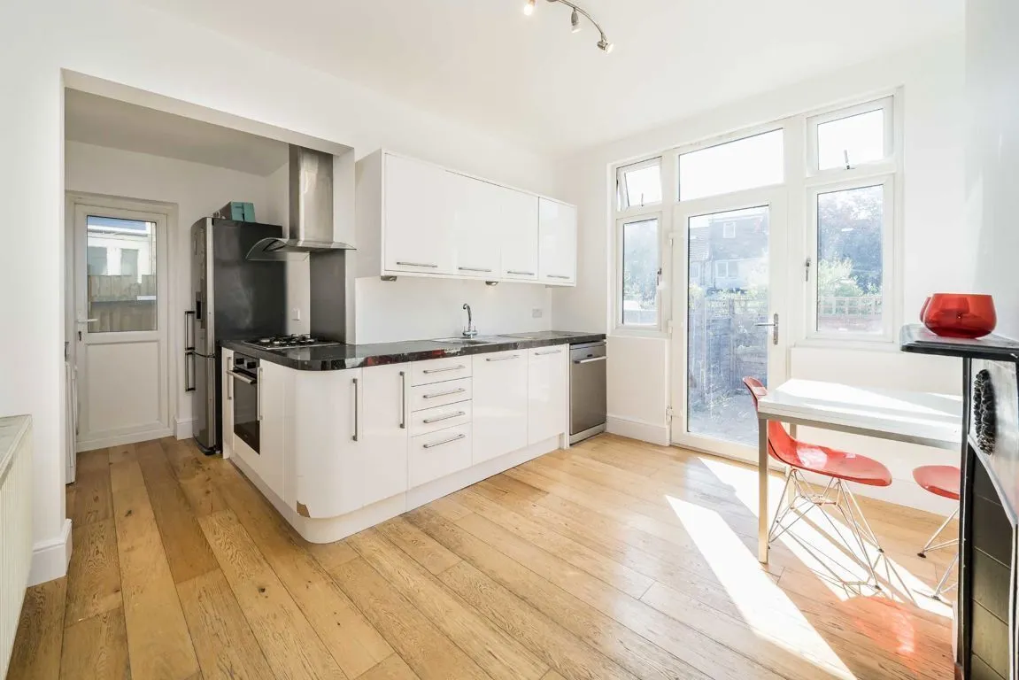 Glencairn Road, SW16, photo 3