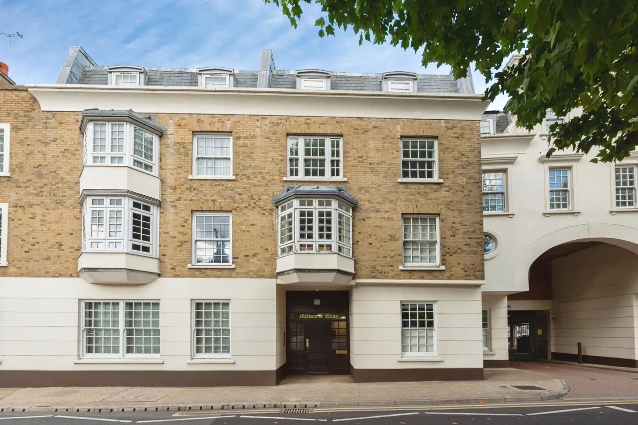 2 bed flat for sale, West Street, Gravesend, DA11