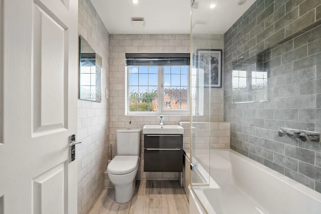 Redwoods, Row Town KT15 1JN, photo 12
