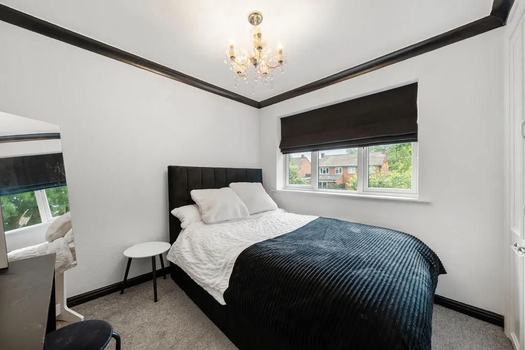 Redwoods, Row Town KT15 1JN, photo 9
