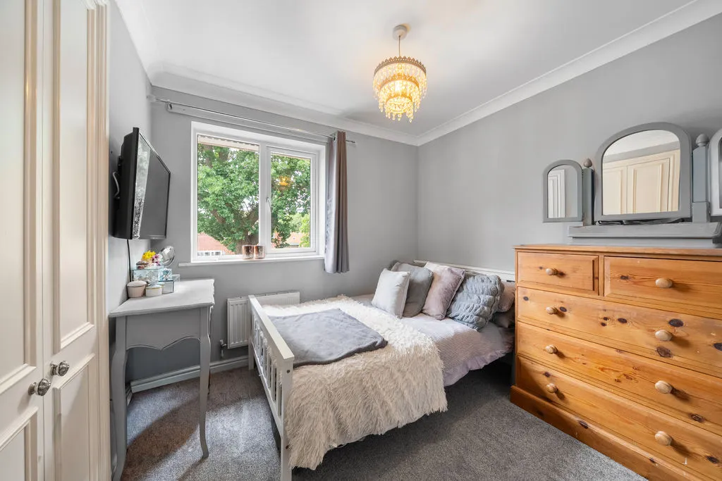 Redwoods, Row Town KT15 1JN, photo 8
