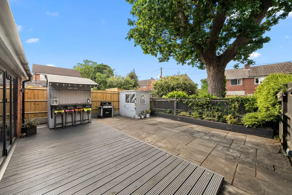 Redwoods, Row Town KT15 1JN, photo 15