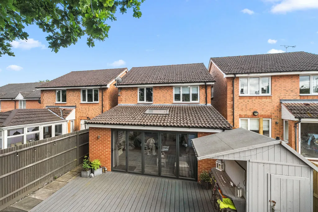 Redwoods, Row Town KT15 1JN, photo 16