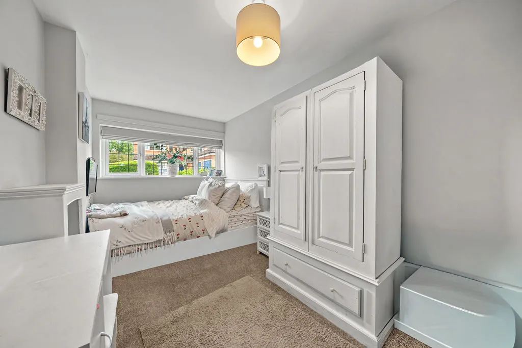 Redwoods, Row Town KT15 1JN, photo 10