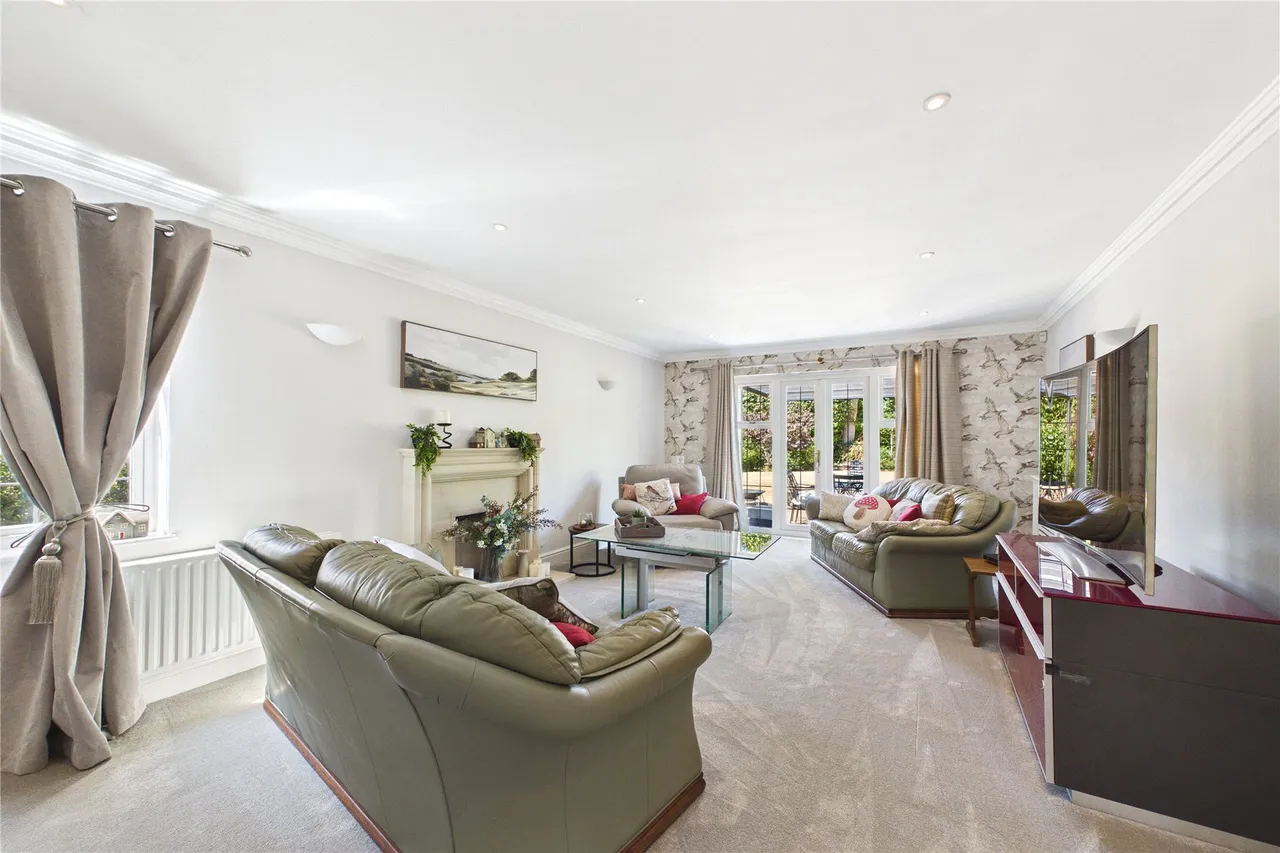 Chapel Lane, Bagshot, GU19, photo 4