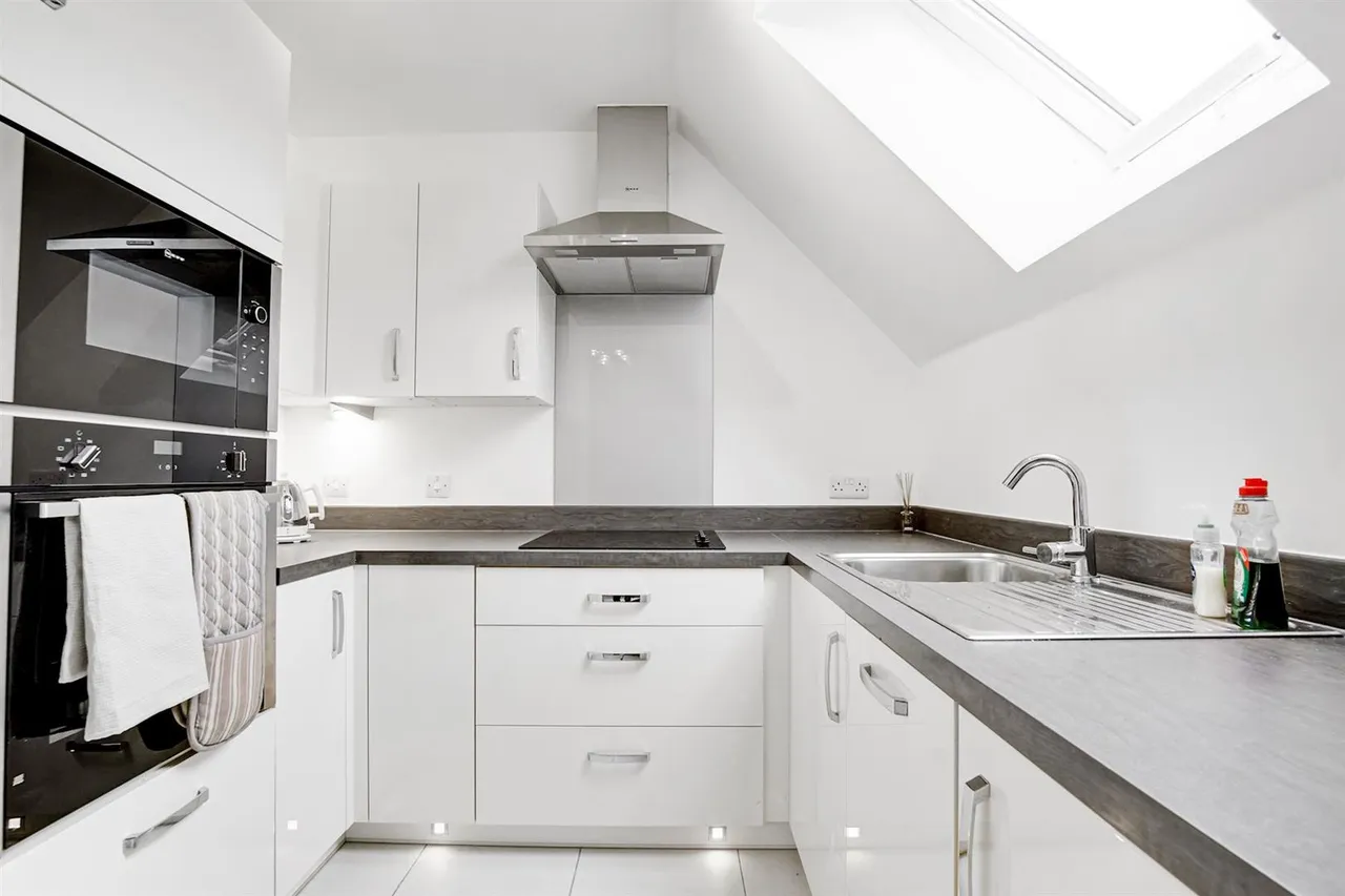 Westhall Road, Warlingham, CR6, photo 2