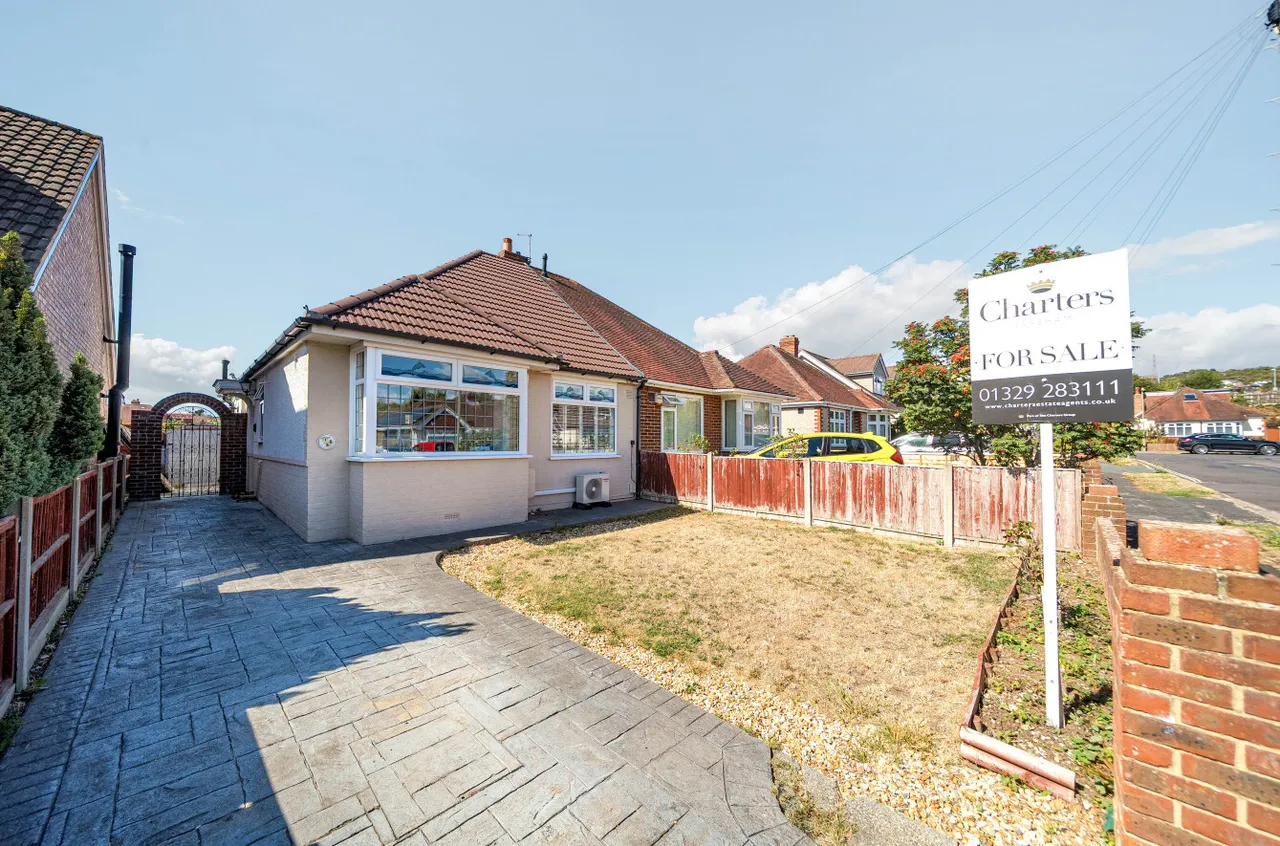 2 bed house for sale, The Leaway, Portchester, PO16