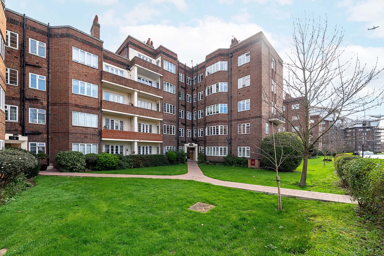 2 bed flat for sale — Chiswick Village, London, W4