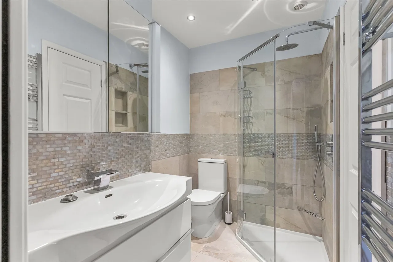 Wembley Road, Hampton, TW12 2QE, photo 15