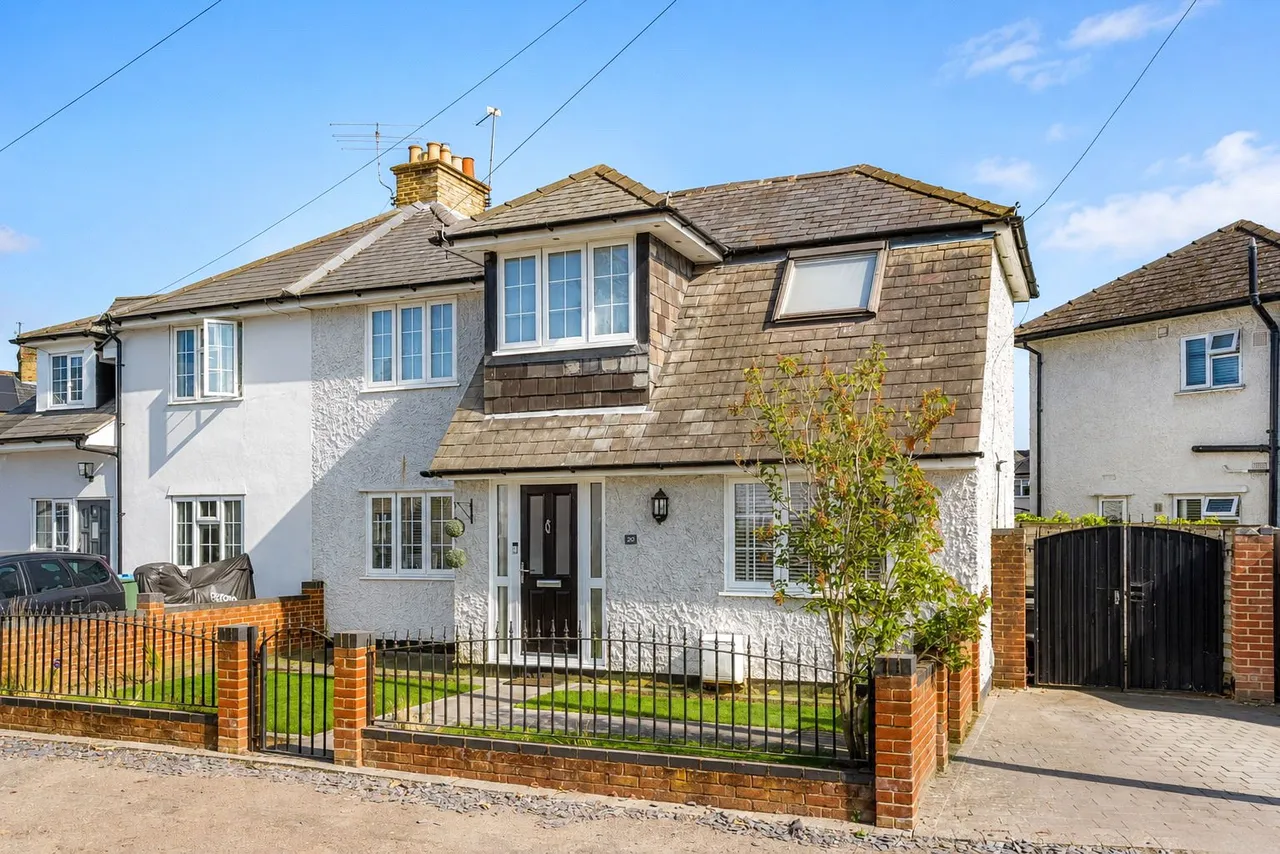 4 bed house to rent — Wembley Road, Hampton, TW12 2QE