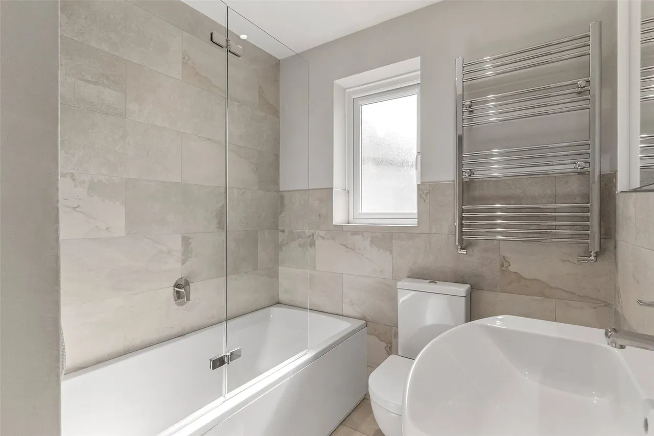 Wembley Road, Hampton, TW12 2QE, photo 16