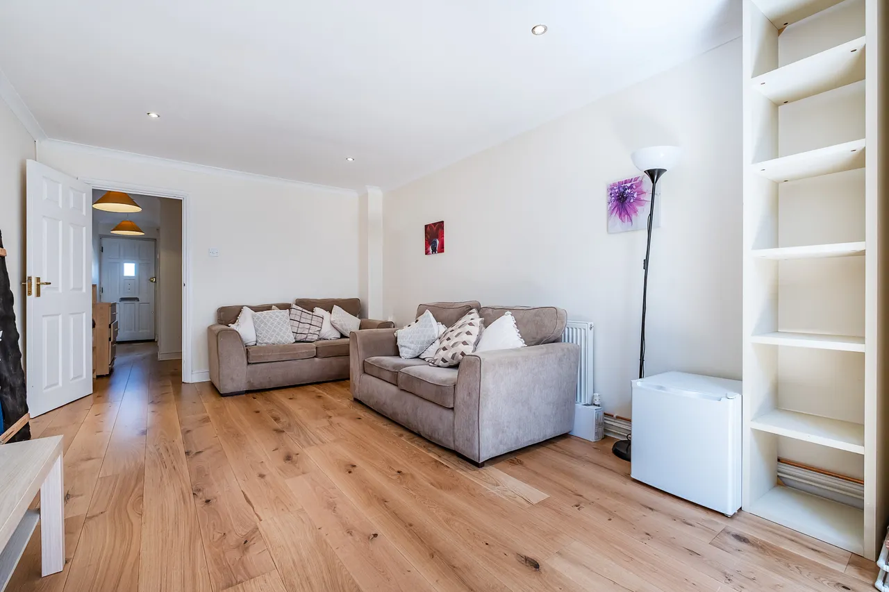 Iveley Road, London, SW4, photo 5