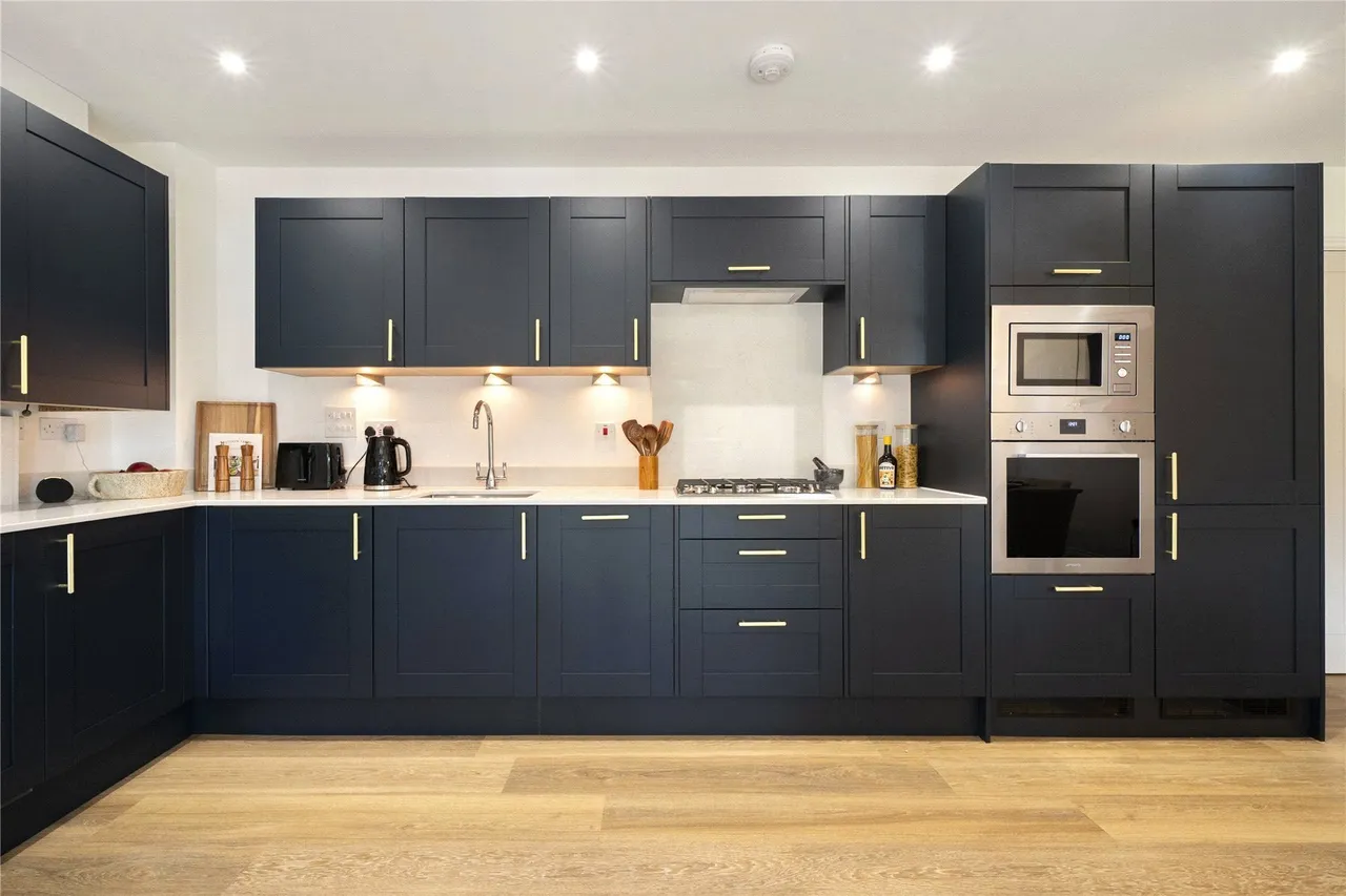 Shores Road, Woking, GU21, photo 3