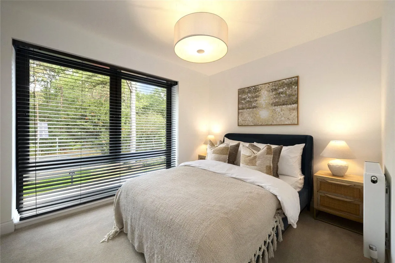 Shores Road, Woking, GU21, photo 7