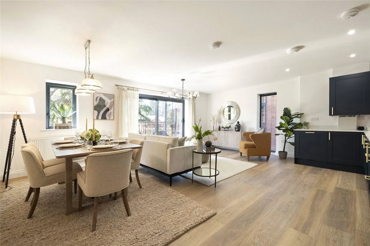 Shores Road, Woking, GU21, photo 2