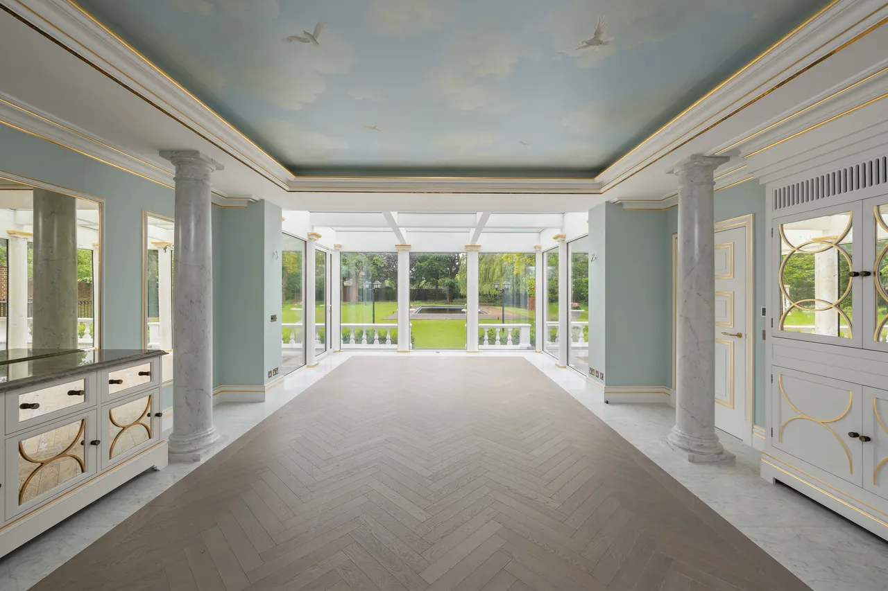 The Bishops Avenue, London, N2, photo 6