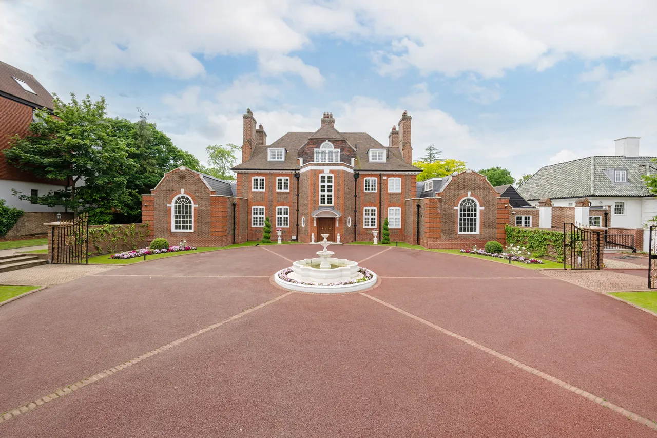 The Bishops Avenue, London, N2, photo 12