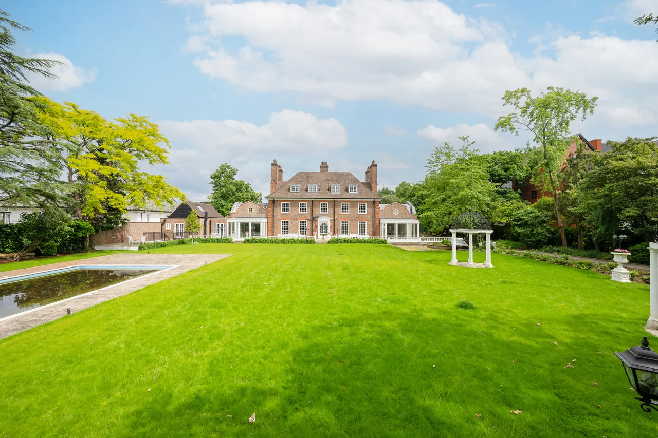 11 bed house to rent, The Bishops Avenue, London, N2
