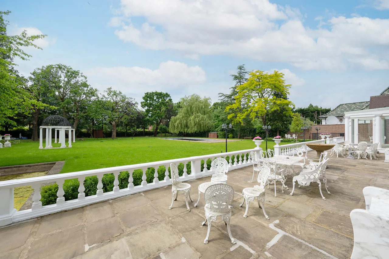 The Bishops Avenue, London, N2, photo 13