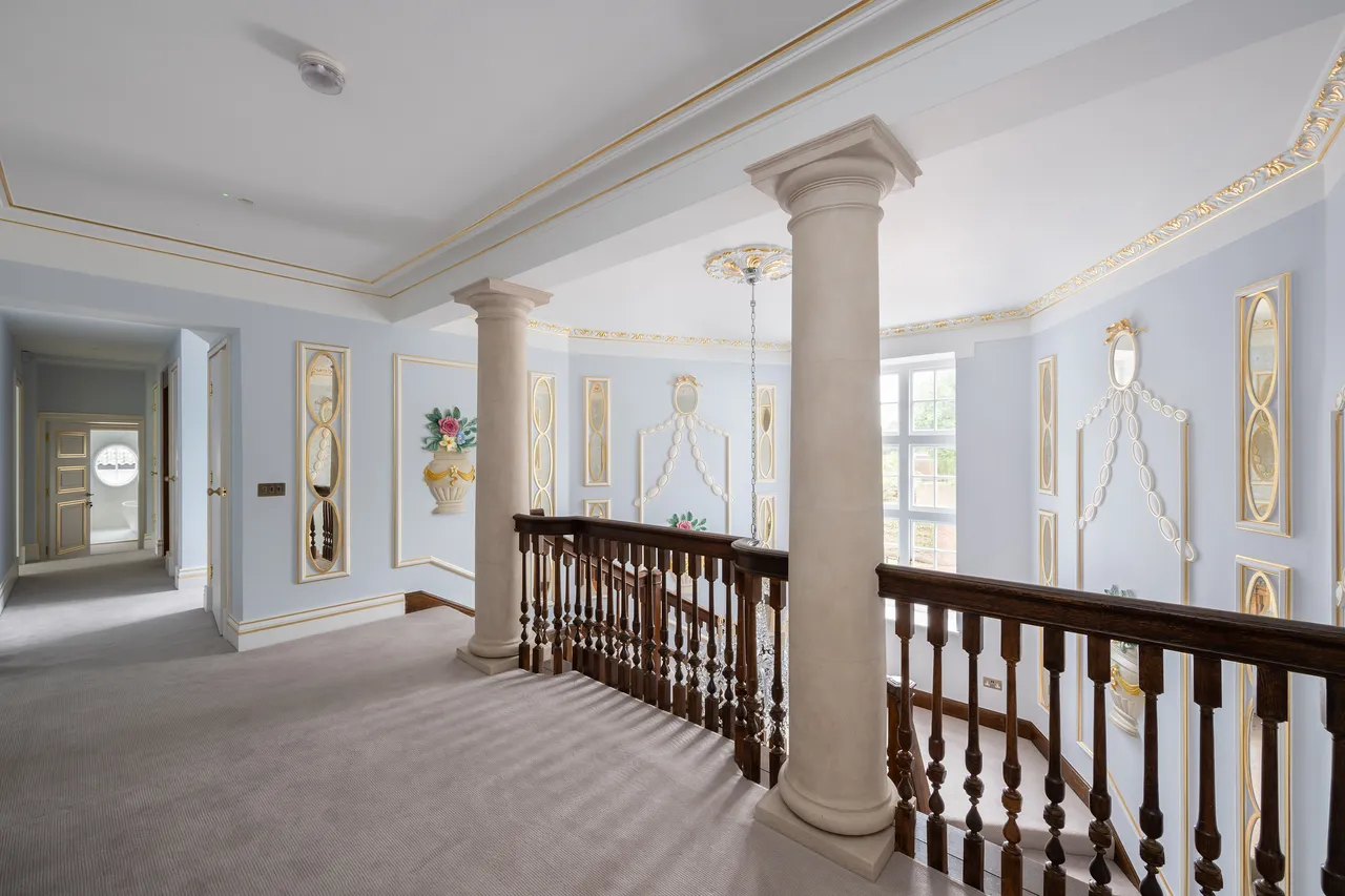 The Bishops Avenue, London, N2, photo 10