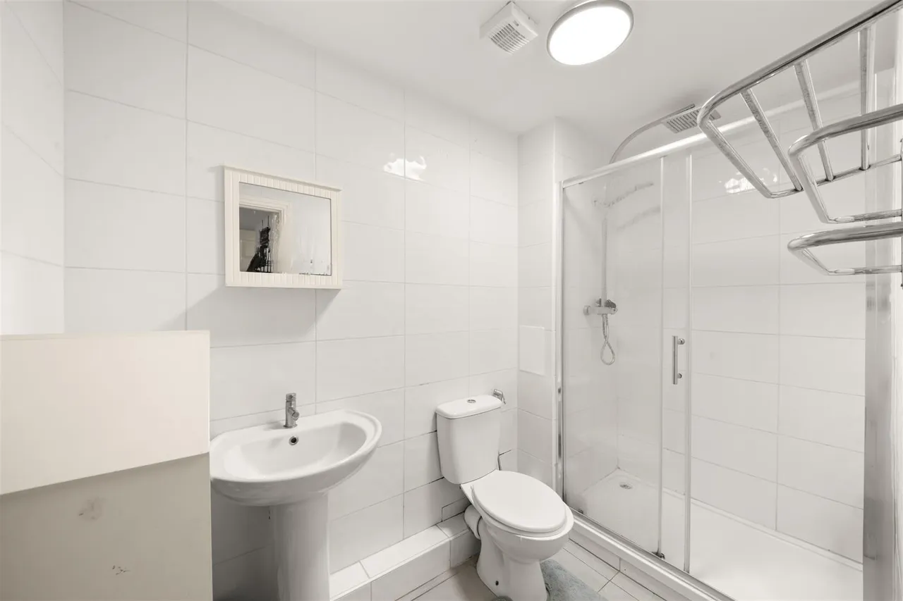 Bennett Close, Hounslow, photo 6