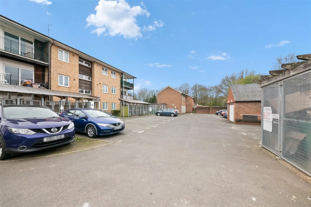 Bennett Close, Hounslow, photo 10