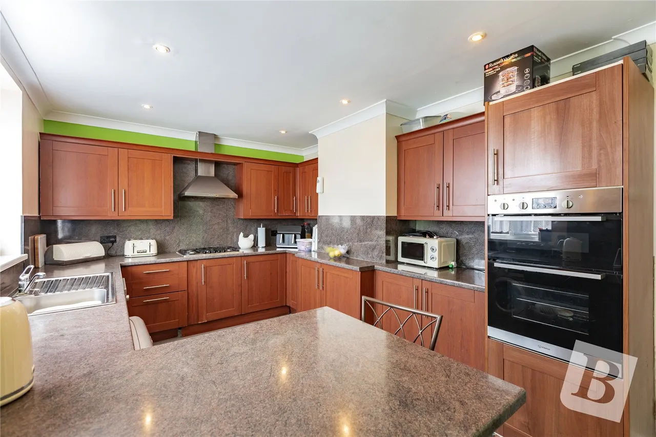 South Ockendon, RM15, photo 8