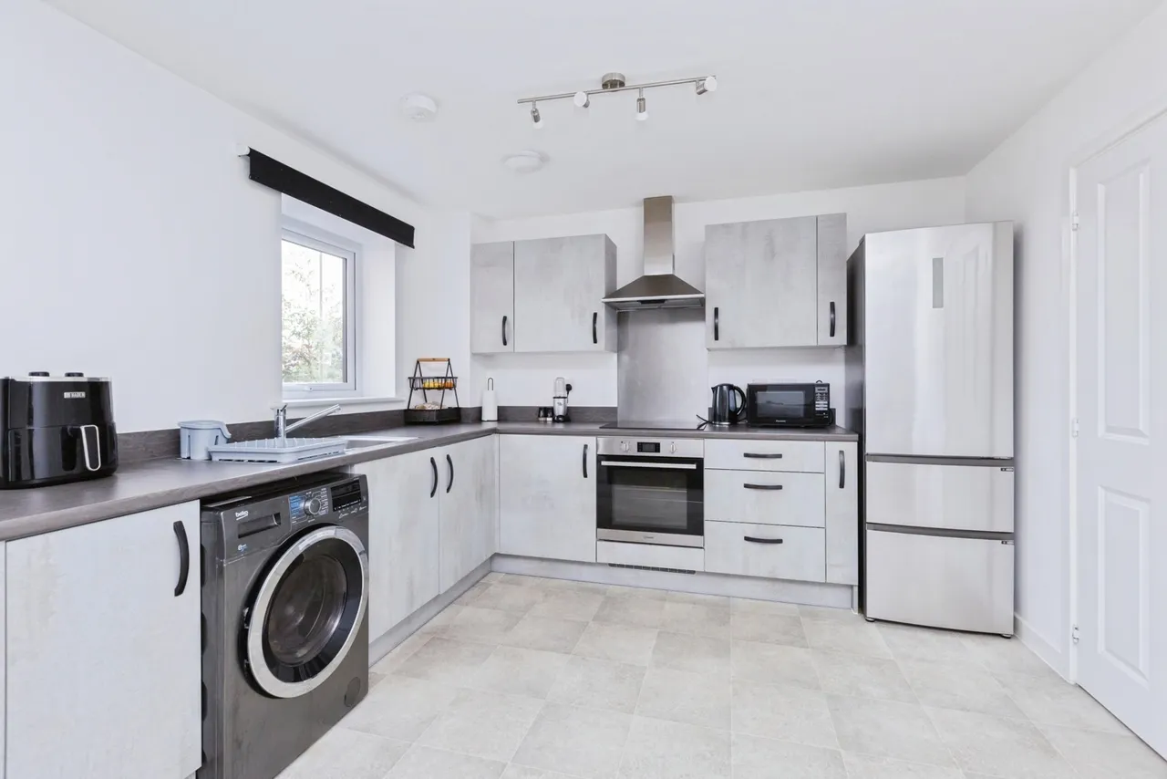 2 bed flat for sale, Round Meadow Road, Leicester, LE4