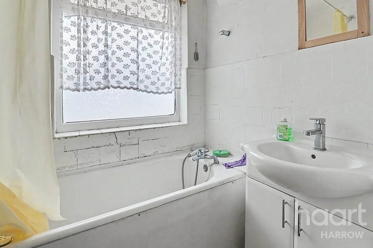 Tavistock Road, Edgware, HA8, photo 4