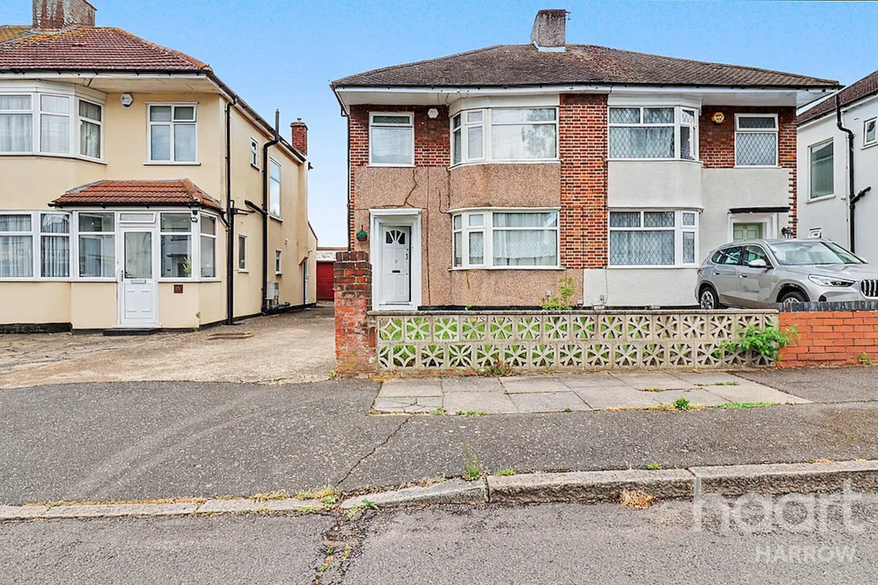 3 bed house for sale, Tavistock Road, Edgware, HA8