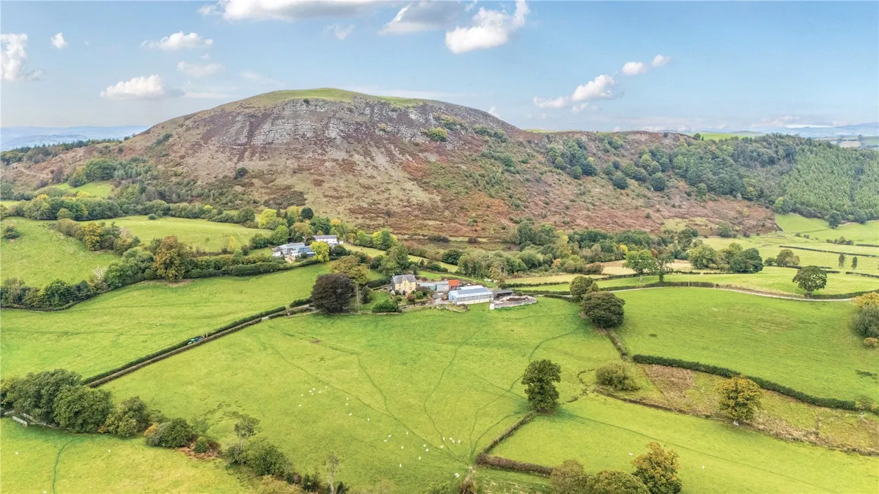 4 bed house for sale, Gelli, Llanfair Caereinion
