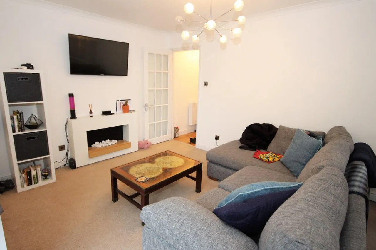 Finchampstead Road, Wokingham, RG40, photo 4