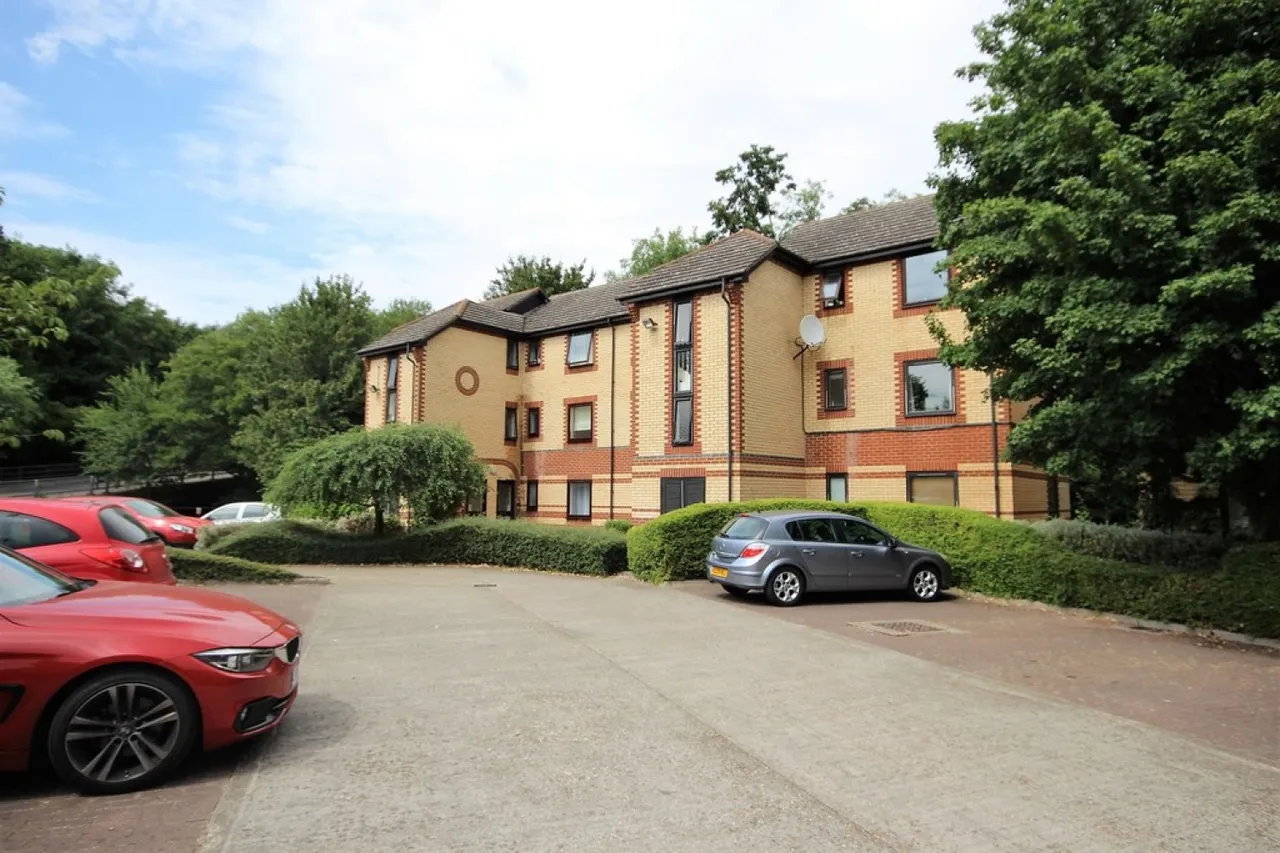 Finchampstead Road, Wokingham, RG40, photo 5