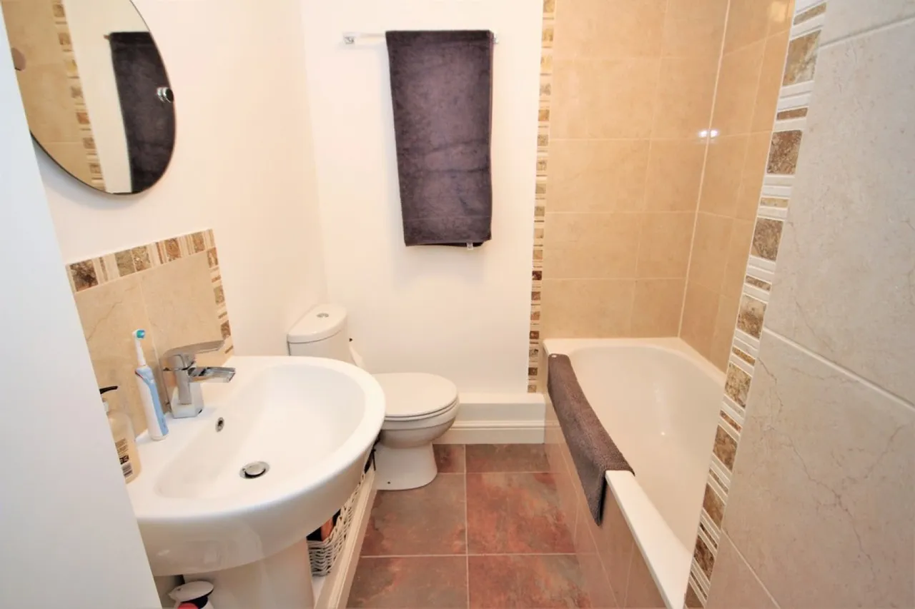 Finchampstead Road, Wokingham, RG40, photo 8