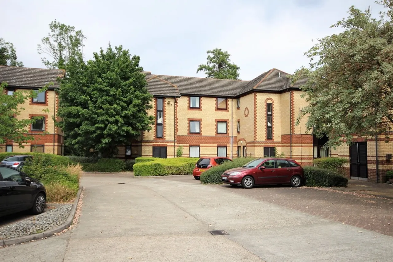 1 bed flat to rent, Finchampstead Road, Wokingham, RG40