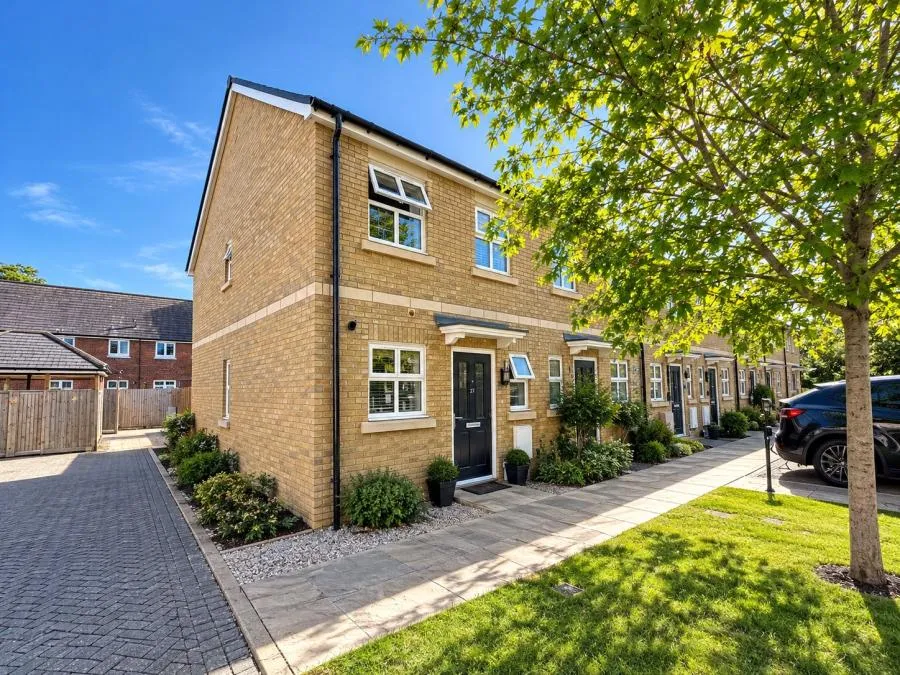 2 bed house for sale, Timms Close, Aylesbury, HP20